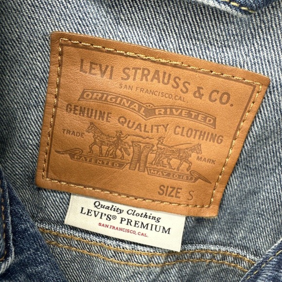Levi's Jean Jacket Womens Small Trucker Classic Blue Denim - Picture 2 of 10